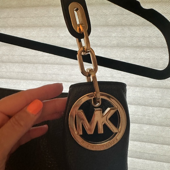 Back MK purse - Picture 2 of 6